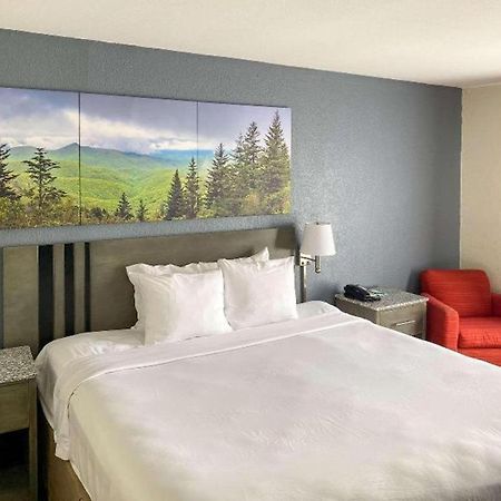Clarion Pointe - Greensboro Coliseum Area Екстериор снимка