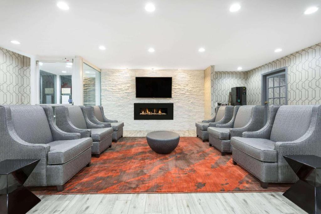 Clarion Pointe - Greensboro Coliseum Area Екстериор снимка