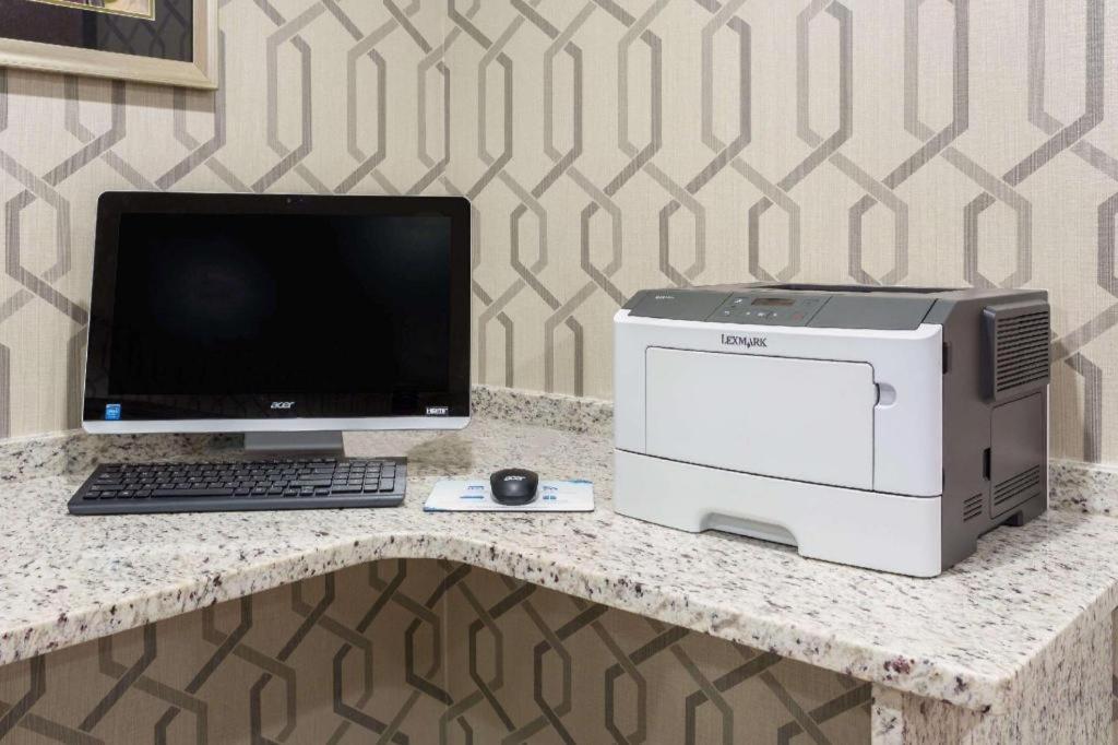 Clarion Pointe - Greensboro Coliseum Area Екстериор снимка