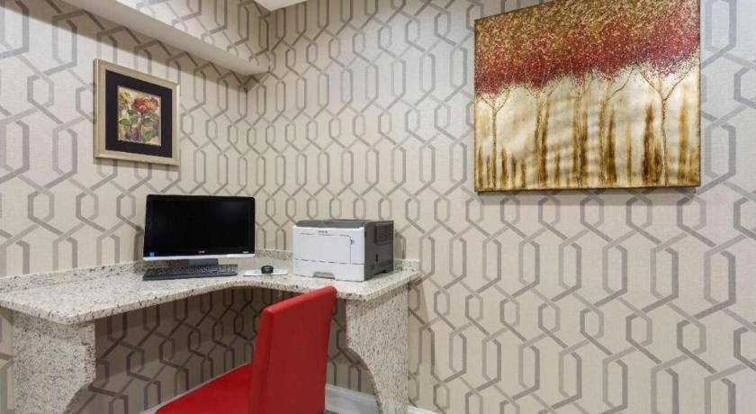 Clarion Pointe - Greensboro Coliseum Area Екстериор снимка