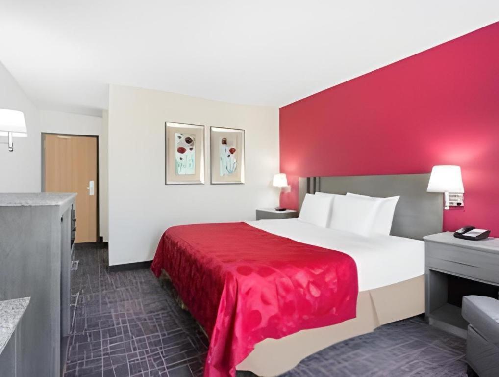 Clarion Pointe - Greensboro Coliseum Area Екстериор снимка