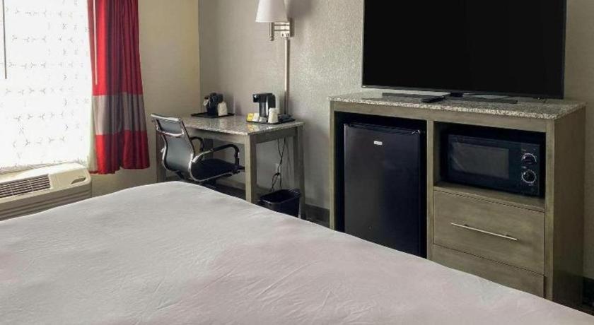 Clarion Pointe - Greensboro Coliseum Area Екстериор снимка