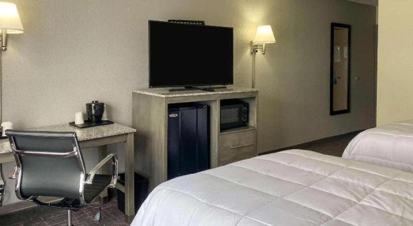 Clarion Pointe - Greensboro Coliseum Area Екстериор снимка