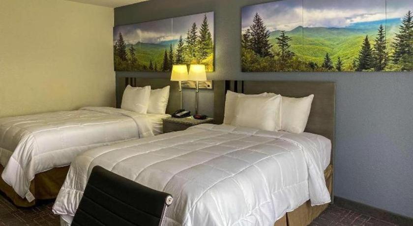 Clarion Pointe - Greensboro Coliseum Area Екстериор снимка
