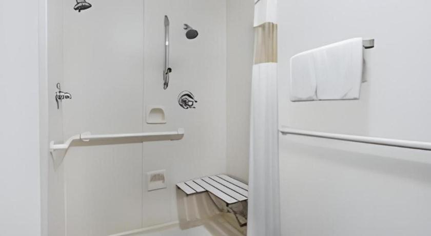 Clarion Pointe - Greensboro Coliseum Area Екстериор снимка